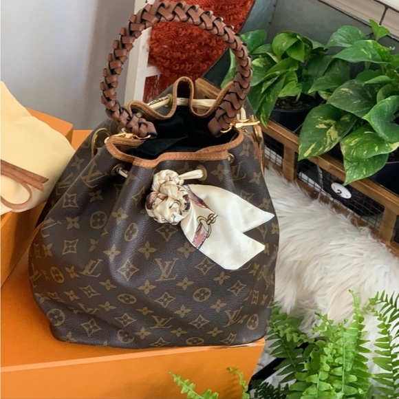 LV Bags 30% off coming soon on selected items - Picture 10 of 12